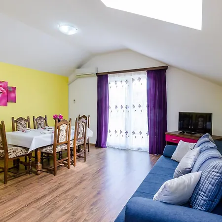 Mali Paradiso - Two Bedroom With Balcony And Pool View A4 Appartamento