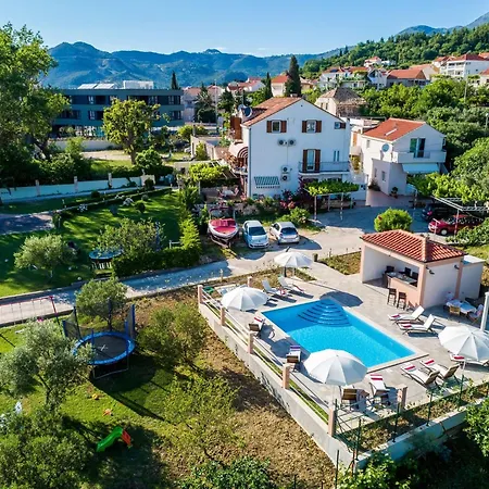 Mali Paradiso - Two Bedroom With Balcony And Pool View A4 Apartmán